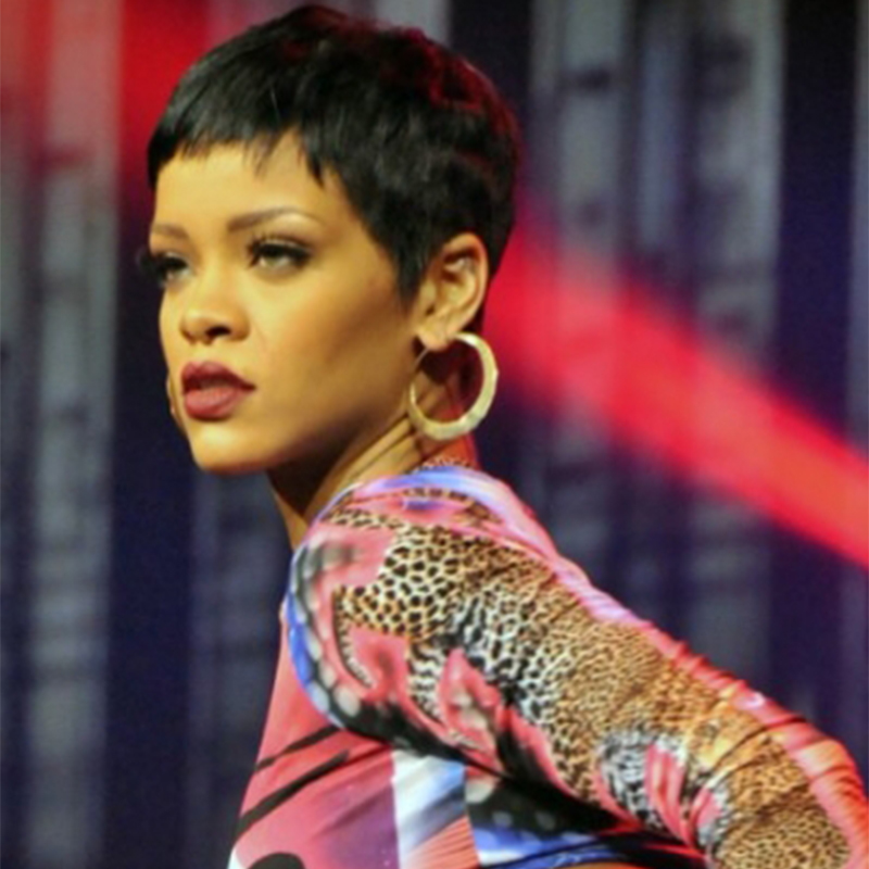 E-HammeredHoopsxl-2012-11-Celebs-Spotted-Rihanna-2-HammeredHoopxxl