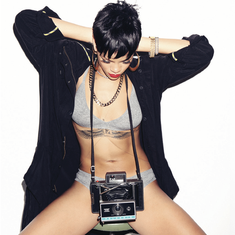 Publications-2013-06-Schon!21-Rihanna-Hammered.Hoops.xxl-800×800