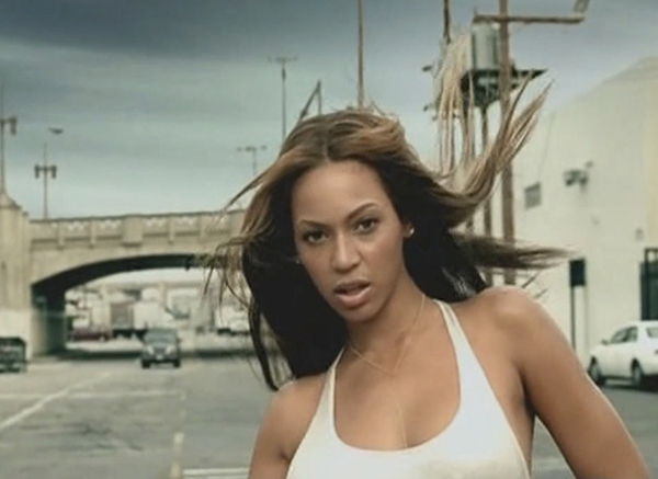 01-2003-05-Beyonce-Crazy in love-Bodychain-web