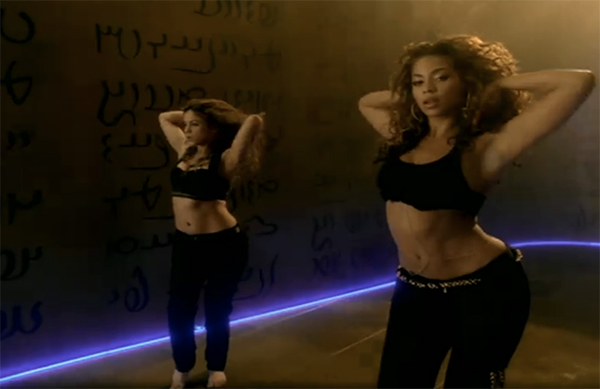 04-2007-03-ShakiraBeyonce-Beautiful liar-Bodychain-web