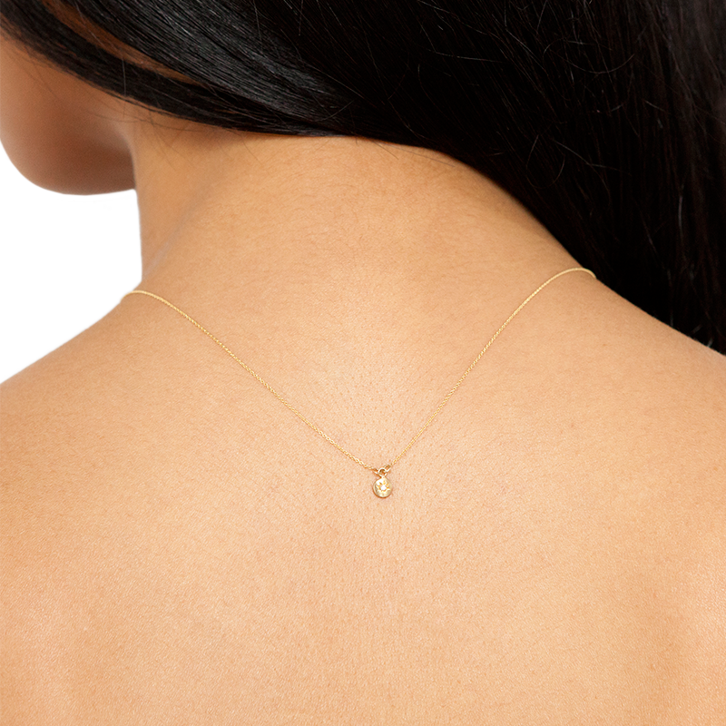 N-disc escapulario small solitaire-back-onfig1