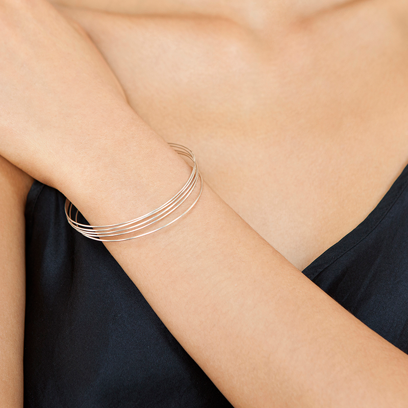 B-wire bangle small-onfig